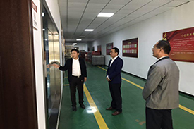 烔煬鎮書記及各位領導蒞臨免费看片成人软件下载葡萄酒莊園參觀指導